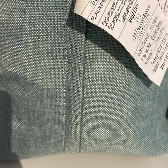 EUC Set of 2 Beautiful Rectangular Duck Filled Accent Pillows - Picture 13 of 13